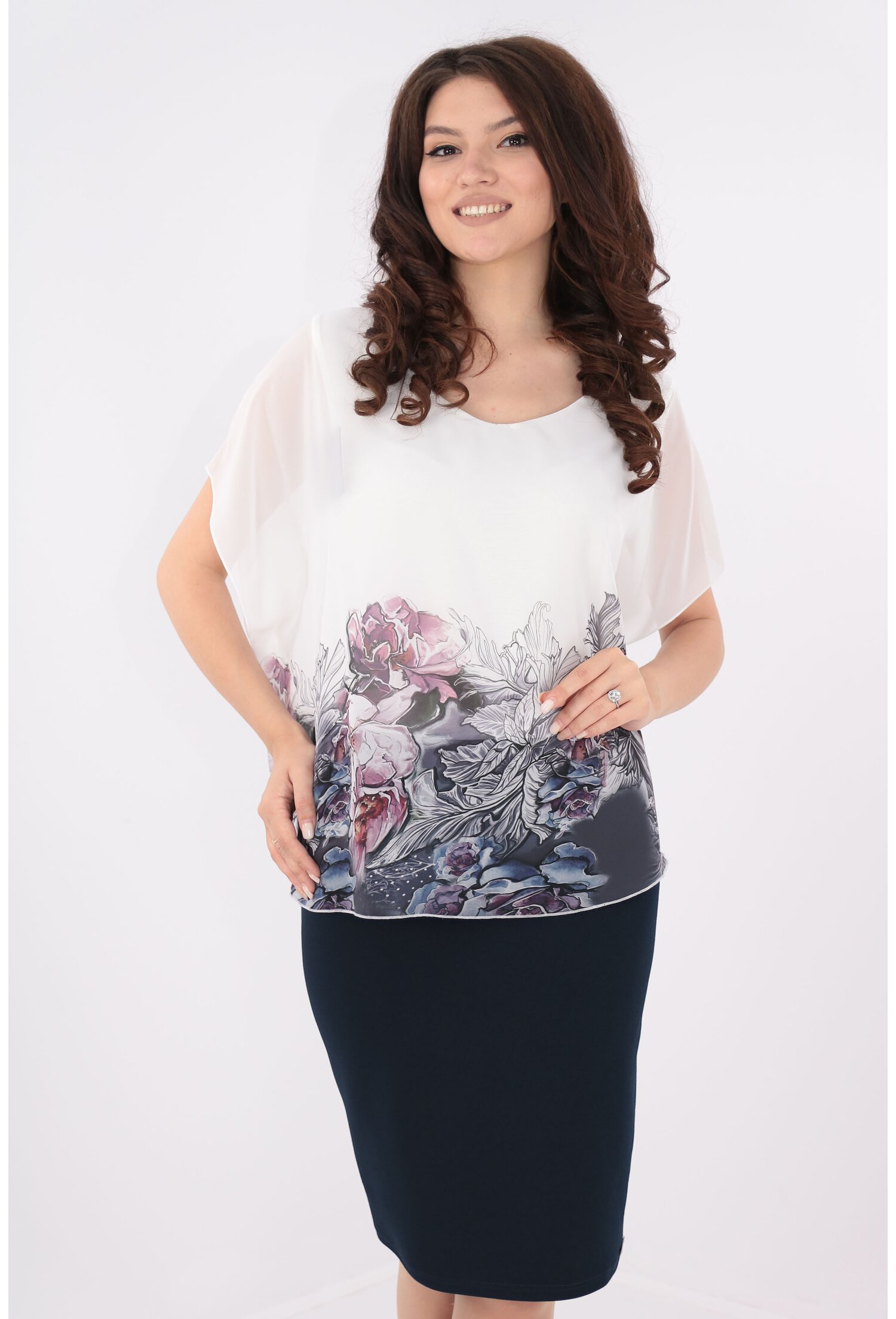 Rochie bleumarin cu voal alb cu bordura florala