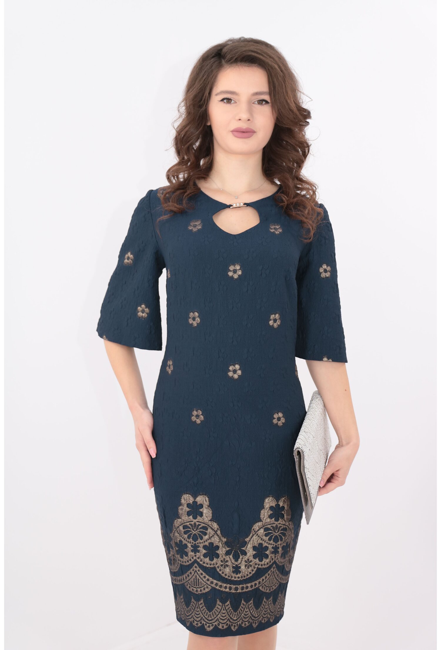 Rochie bleumarin din brocard cu bordura aurie