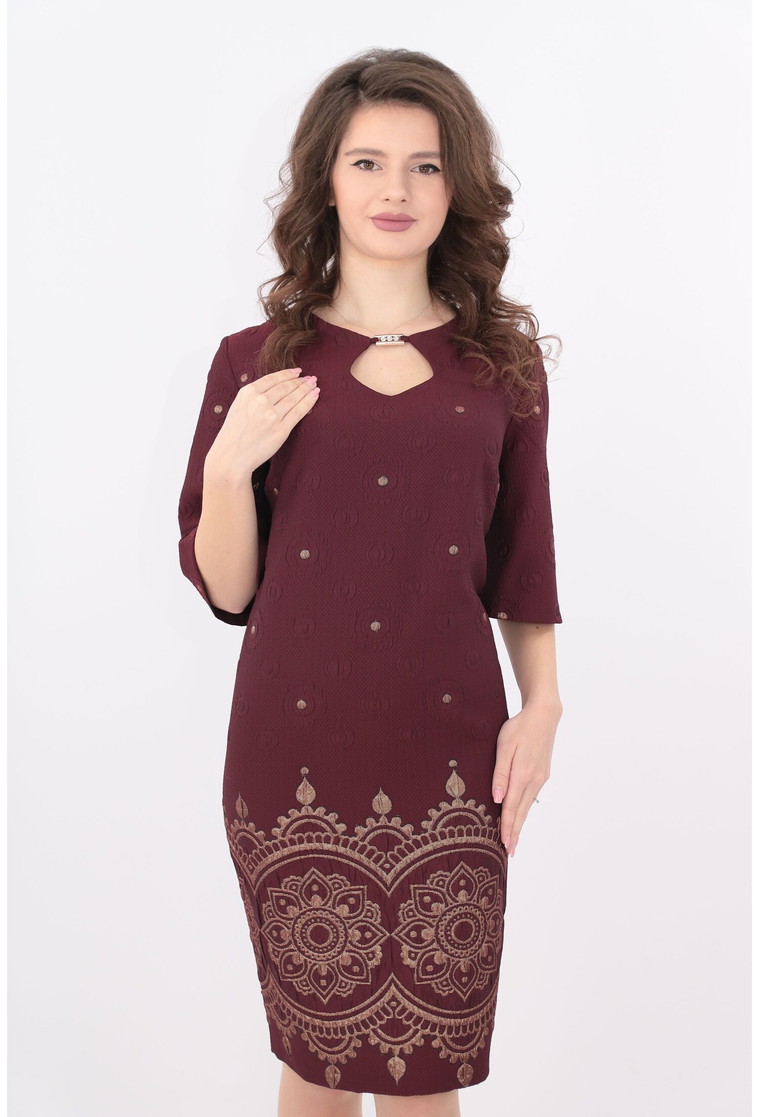 Rochie bordo din brocard cu bordura aurie