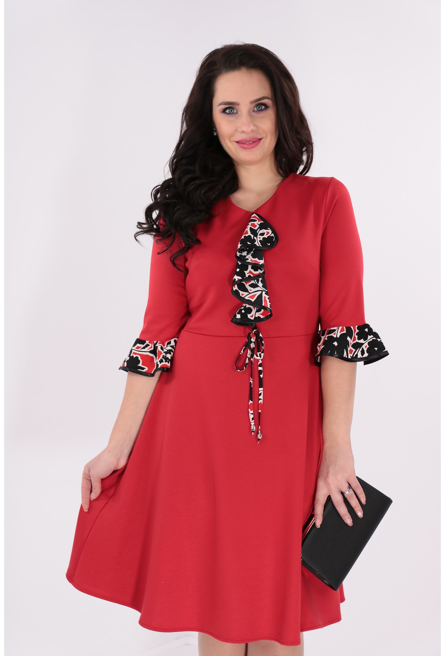 Rochie clos rosie cu volane colorate