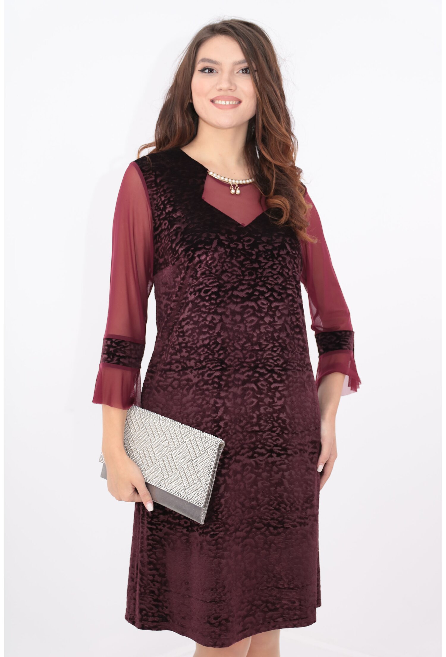 Rochie din catifea bordo cu perle