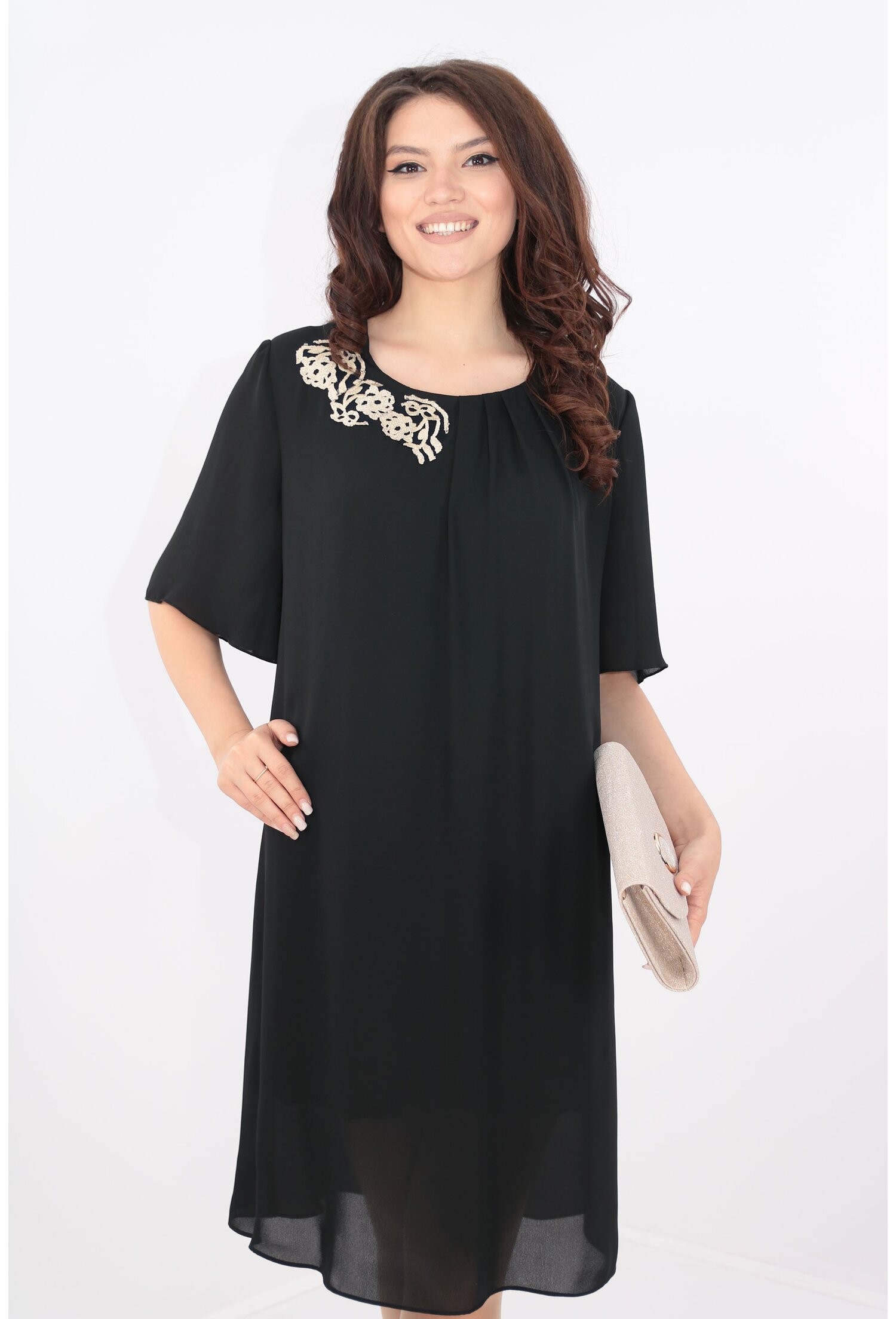 Rochie din voal negru cu broderie aurie