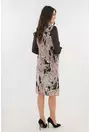 Rochie eleganta bej cu print abstract si maneci din voal