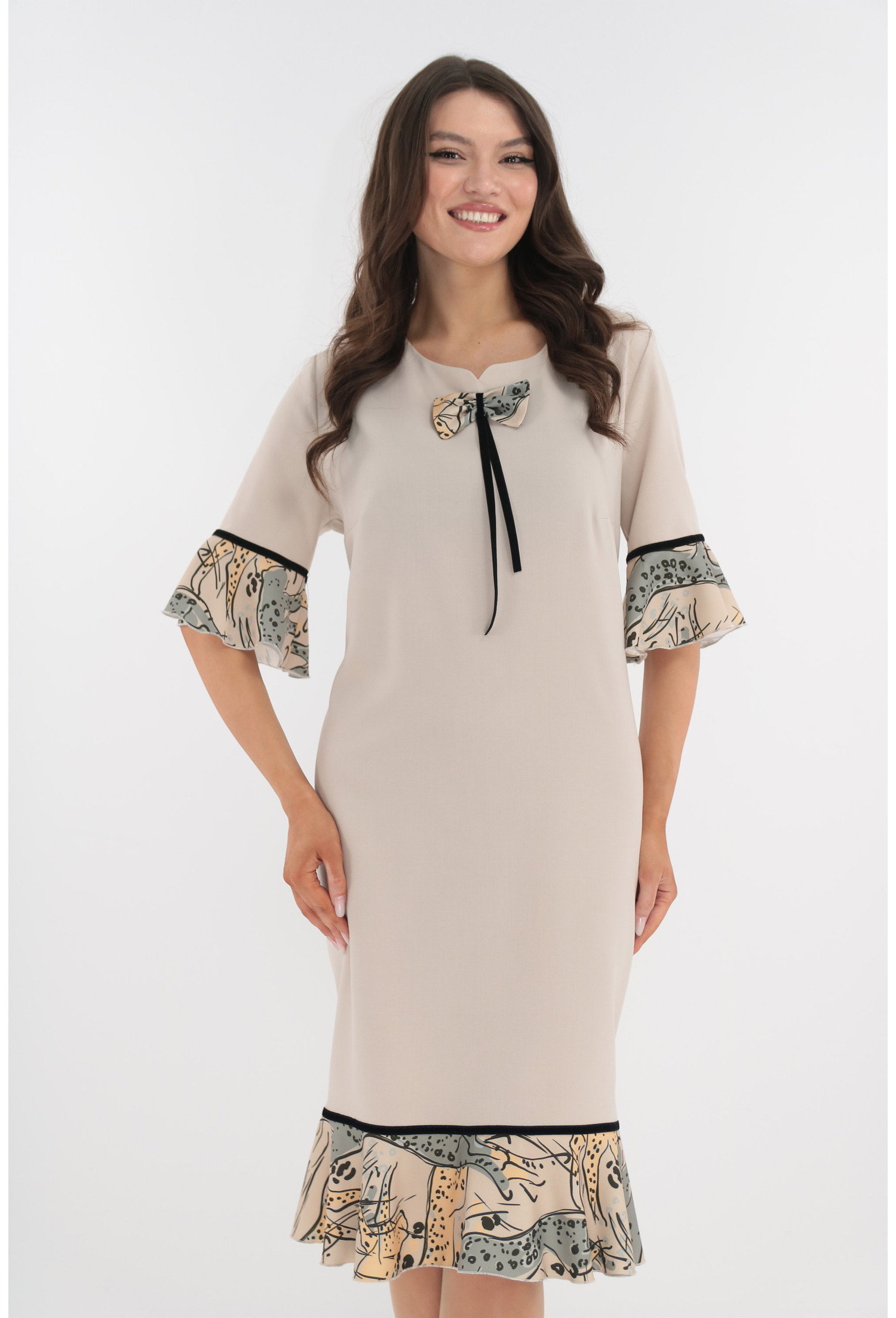 Rochie eleganta crem cu volanase la tiv si maneci