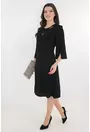 Rochie eleganta neagra cu decupaj si accesoriu auriu la decolteu