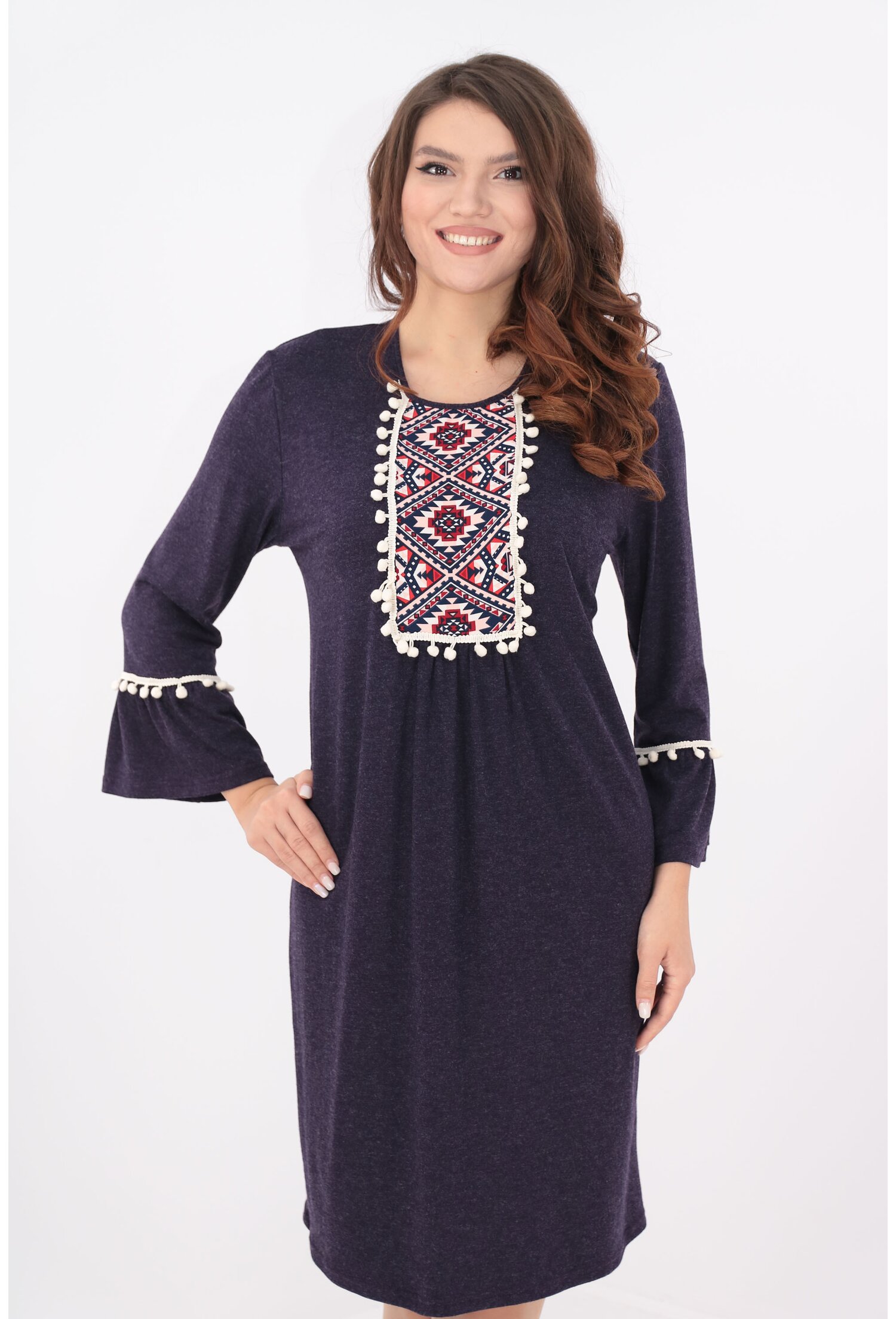 Rochie indigo cu motive traditionale si ciucuri crem