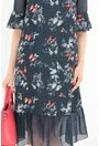Rochie lejera bleumarin cu print rosu-gri si volanas la tiv