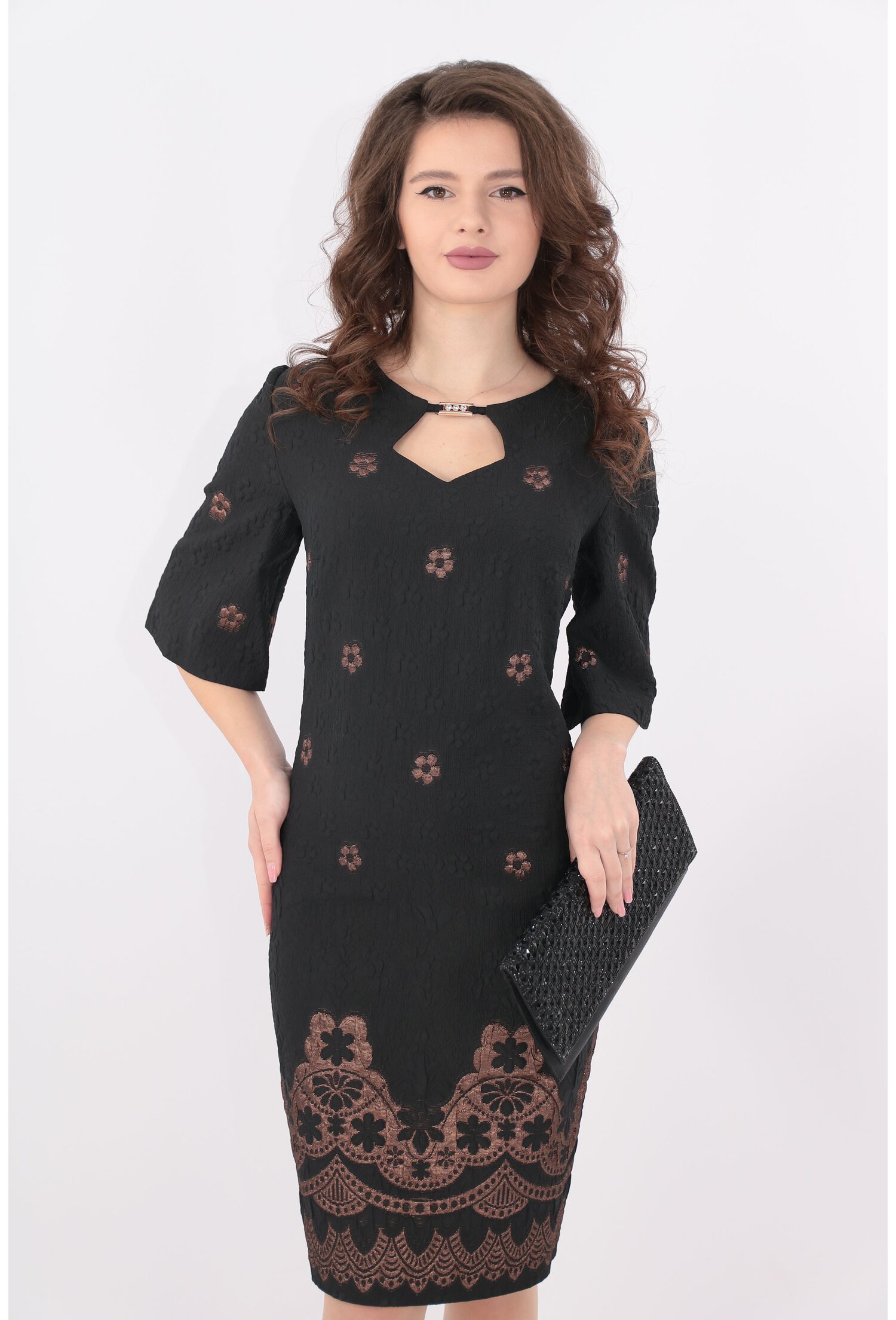 Rochie neagra din brocard cu bordura aurie