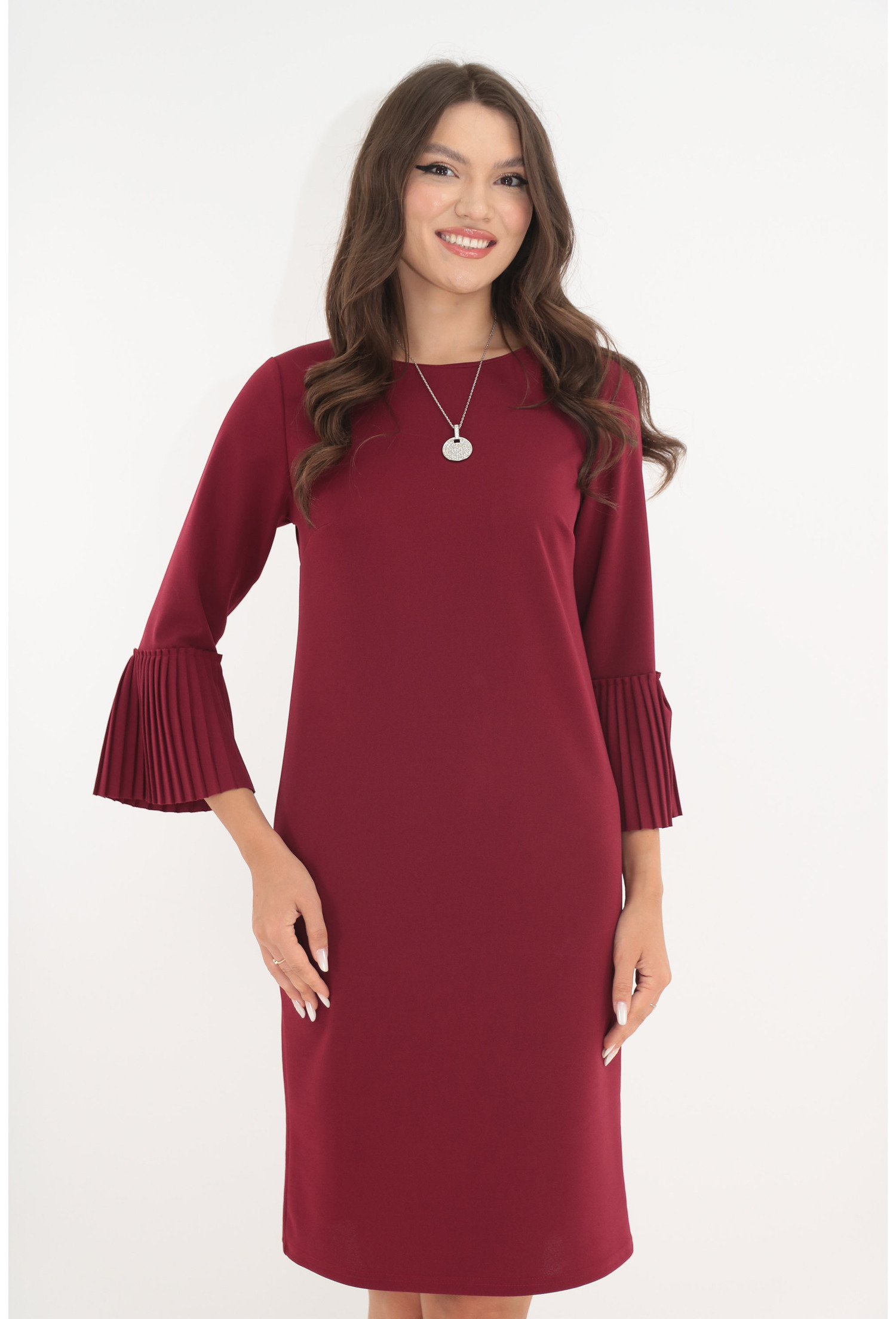Rochie office bordo cu lantisor si volanase