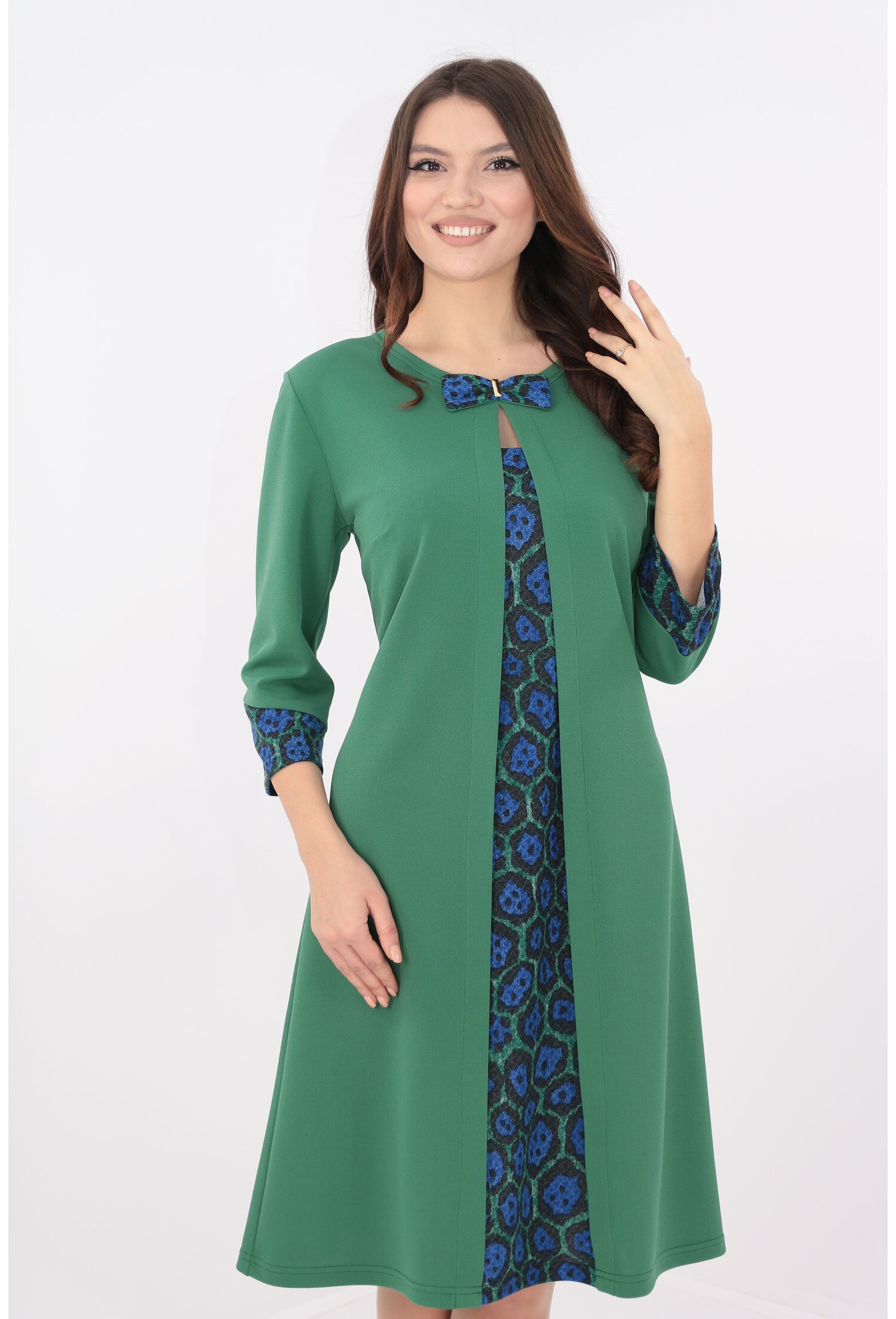 Rochie verde cu insertii multicolore cu aspect suprapus